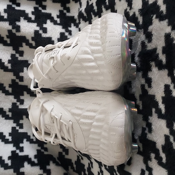 Under Armour Other - Under Armour UA Magnetico 2.0 FG White Metallic Silver Cleats Size 11 / 9.5